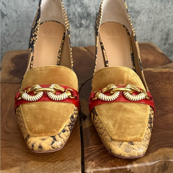 TORY BURCH loafers Stylish Snake Print Heels with Gold Accent - Picture 5 of 14